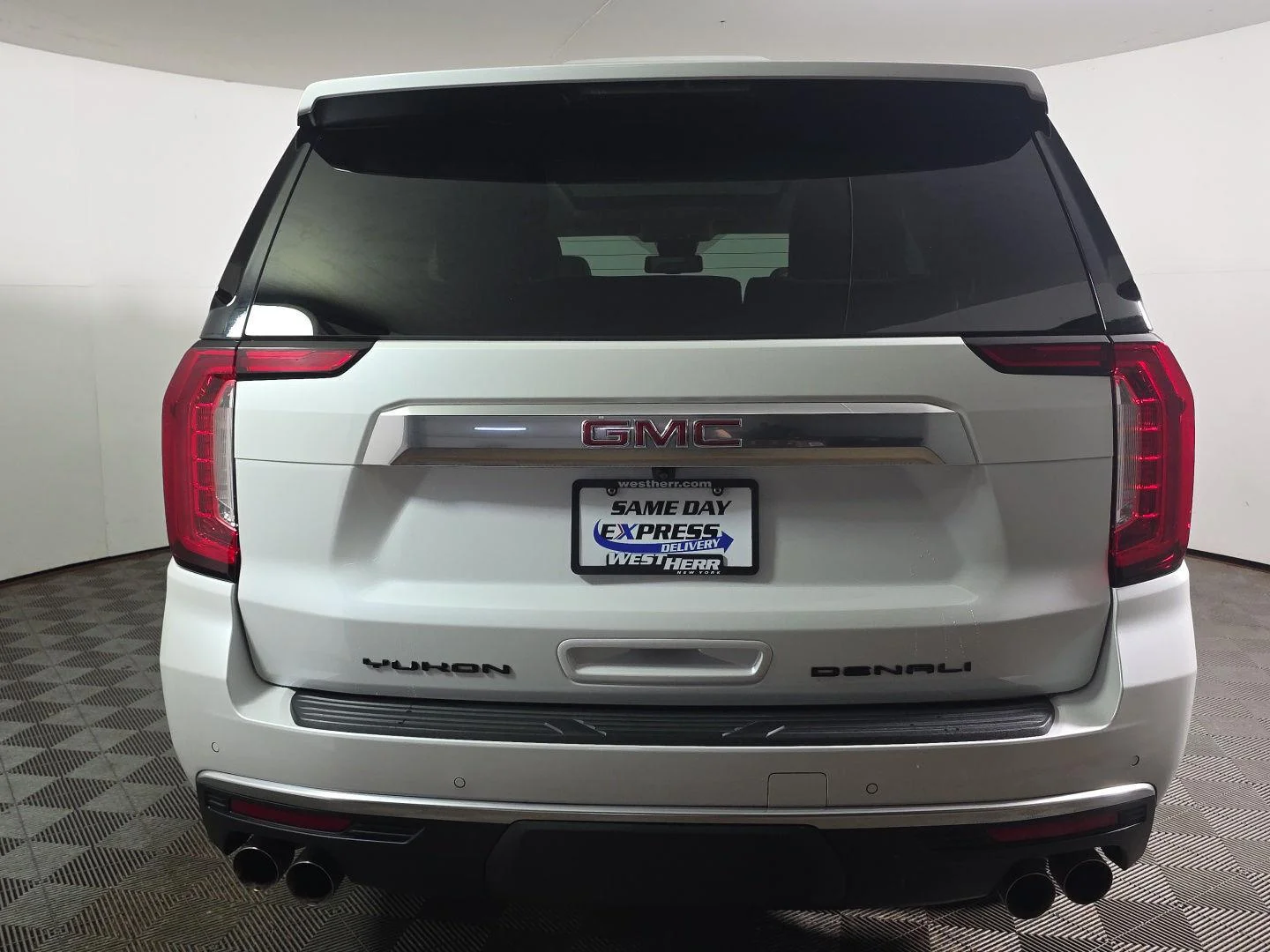 Used 2024 White Frost Tricoat GMC Denali image 11