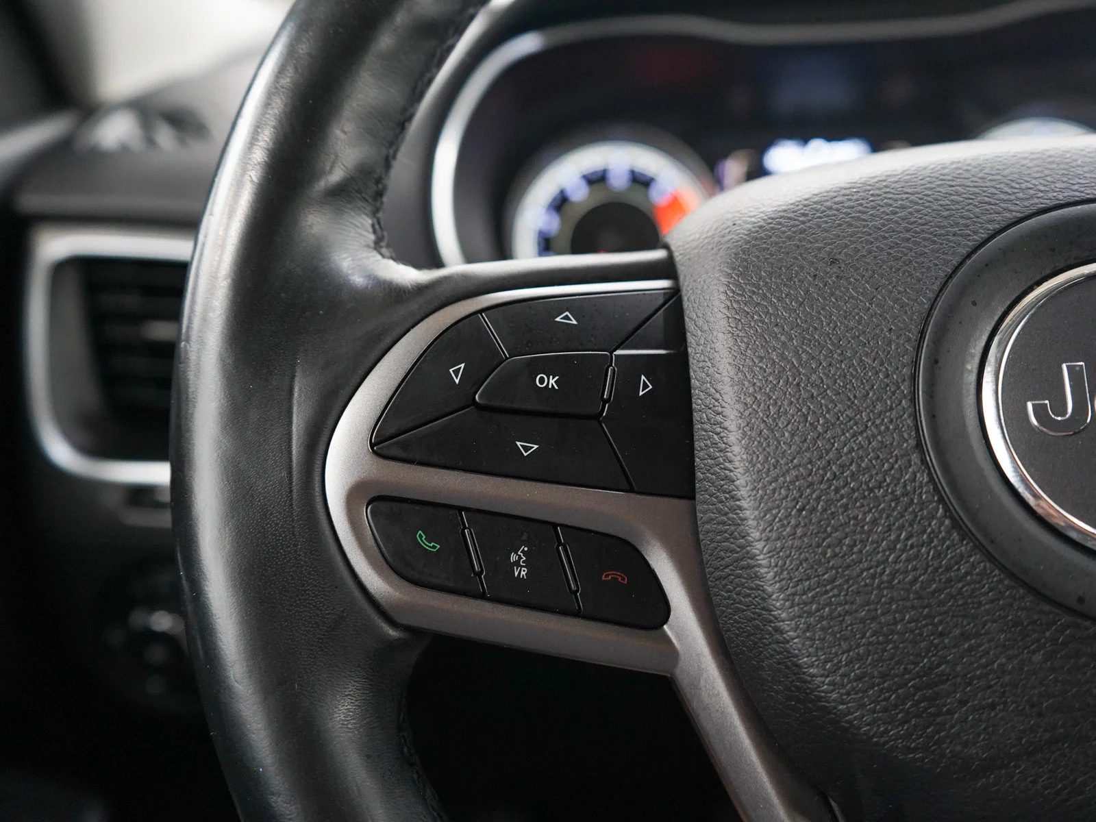 Used 2019  Jeep Latitude image 24