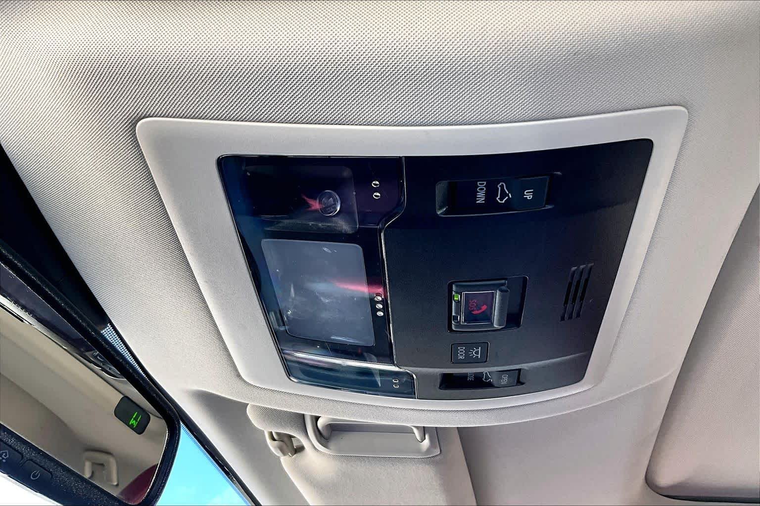 Used 2020 Eminent White Pearl Lexus  image 32