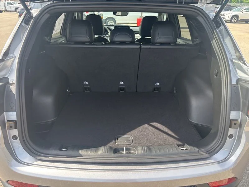 Used 2023 Silver Jeep Latitude image 10