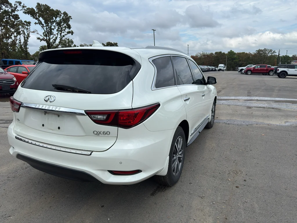 Used 2020 Majestic White INFINITI LUXE image 5