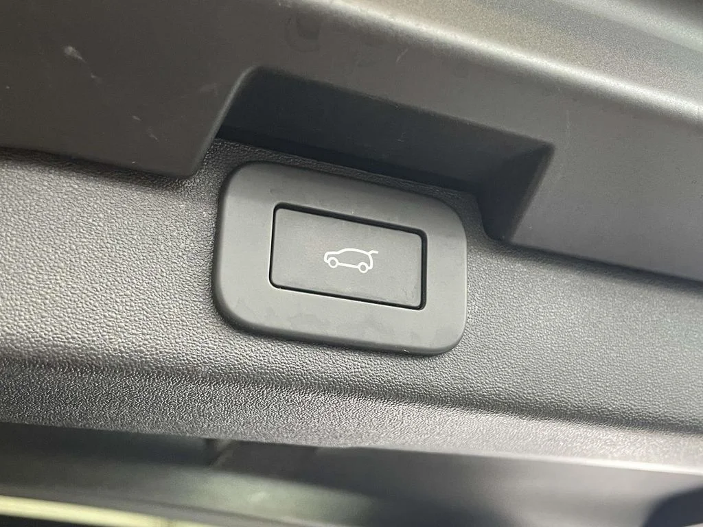 Used 2025 Fuji White Land Rover S image 20