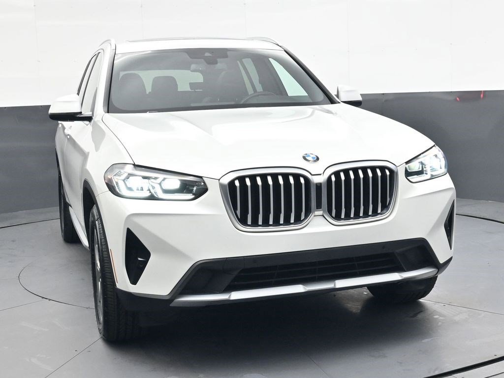 Used 2024 White Metallic BMW xDrive30i image 9