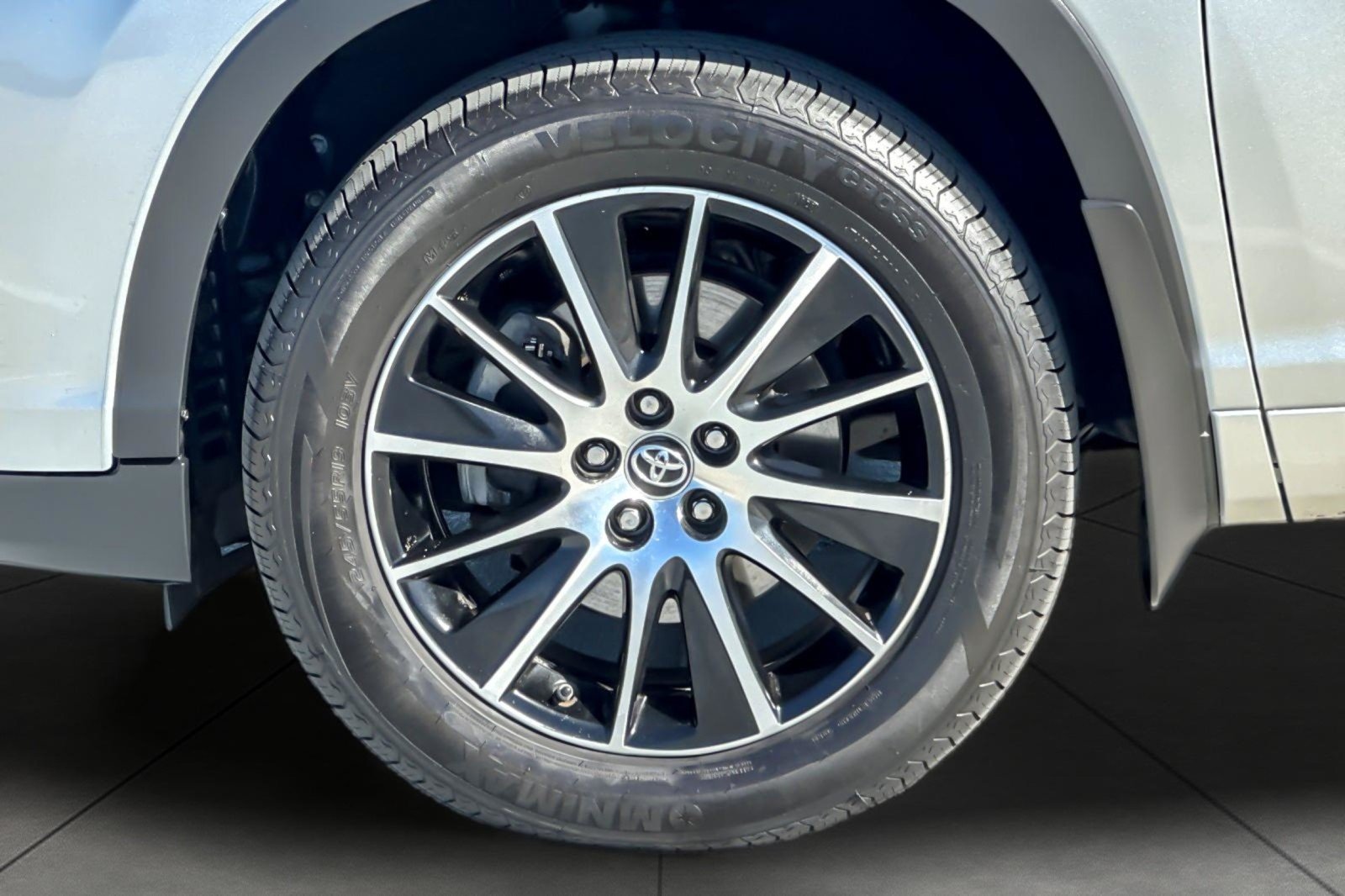Used 2018 CELESTIAL SILVER MET Toyota SE image 27
