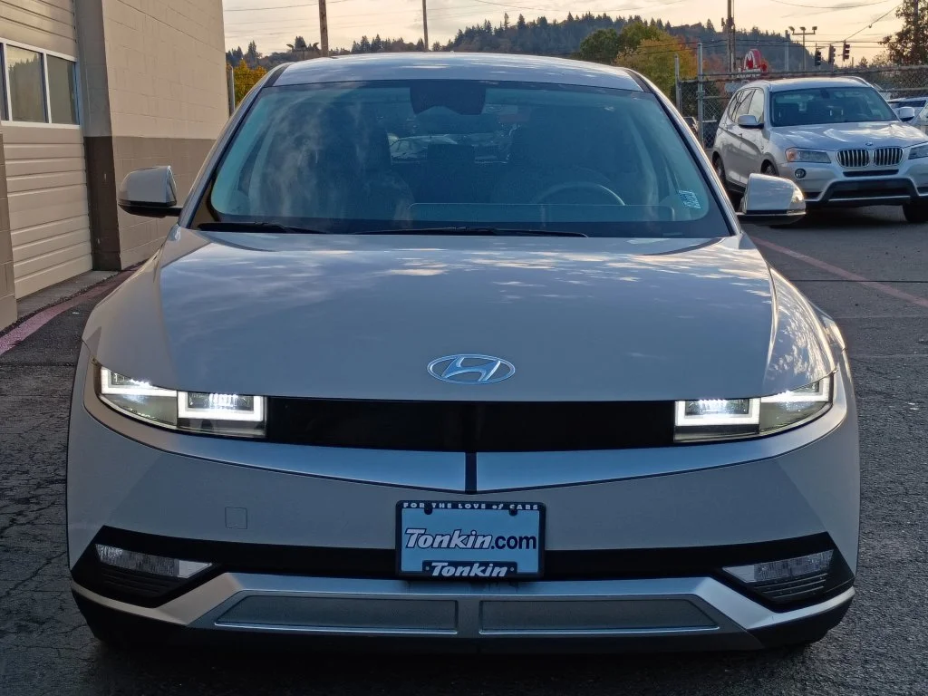 Used 2023 Cyber Gray Hyundai SE image 13