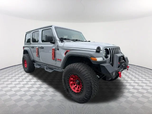 Used 2020 Silver Jeep Sport Altitude 4x4 image 3