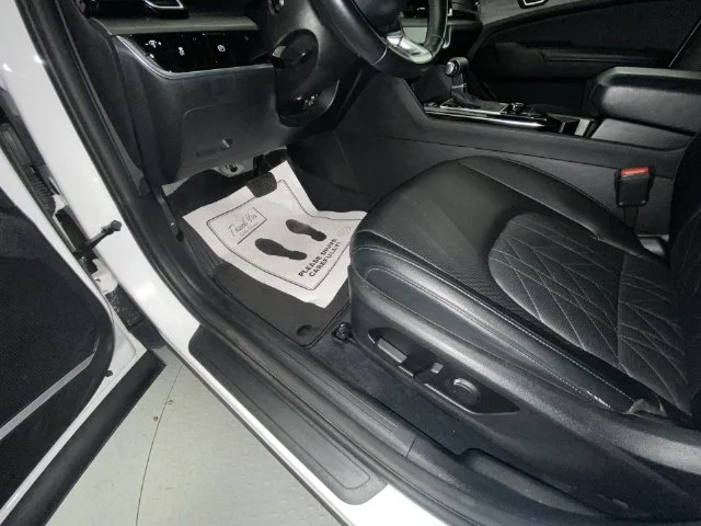 Used 2023 White Kia X-Line image 12