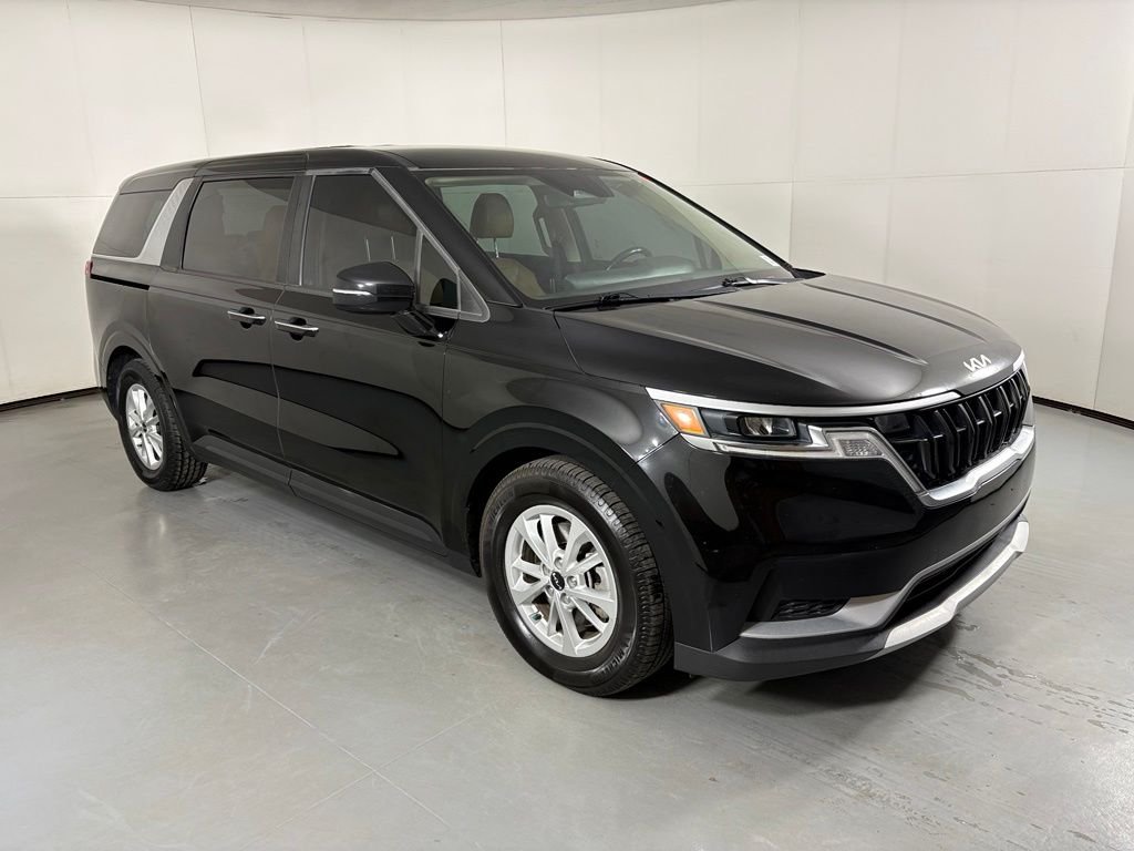 Used 2022 Black Kia LXS image 2