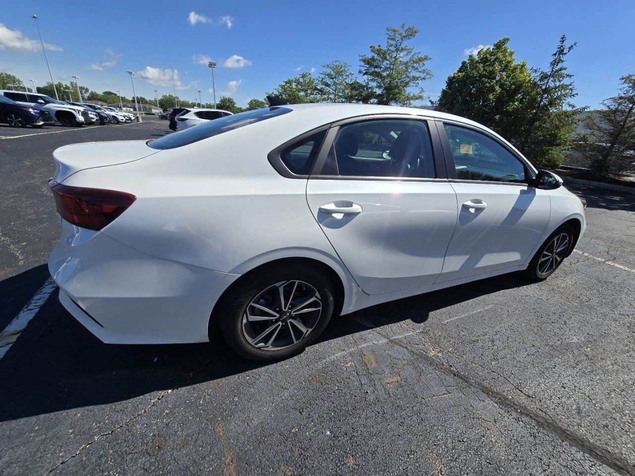 Used 2023 White Kia LXS image 8