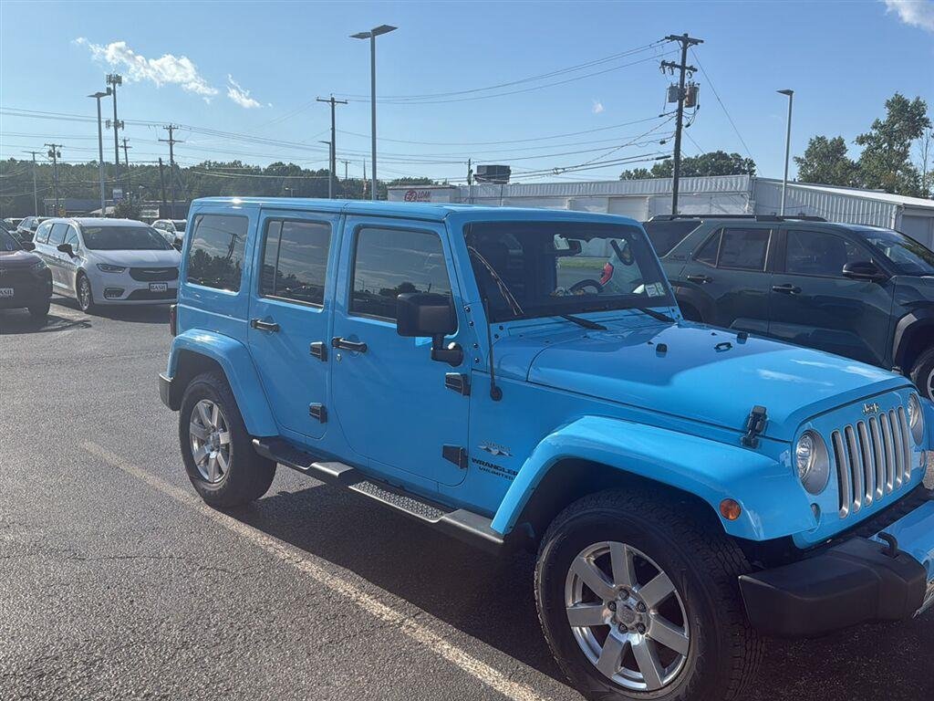 Used 2017 Chief Clearcoat Jeep Sahara image 5