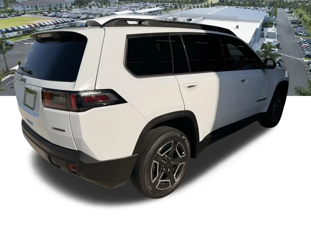 New 2026 Bright White Clear-Coat Exterior Paint Jeep Laredo image 4