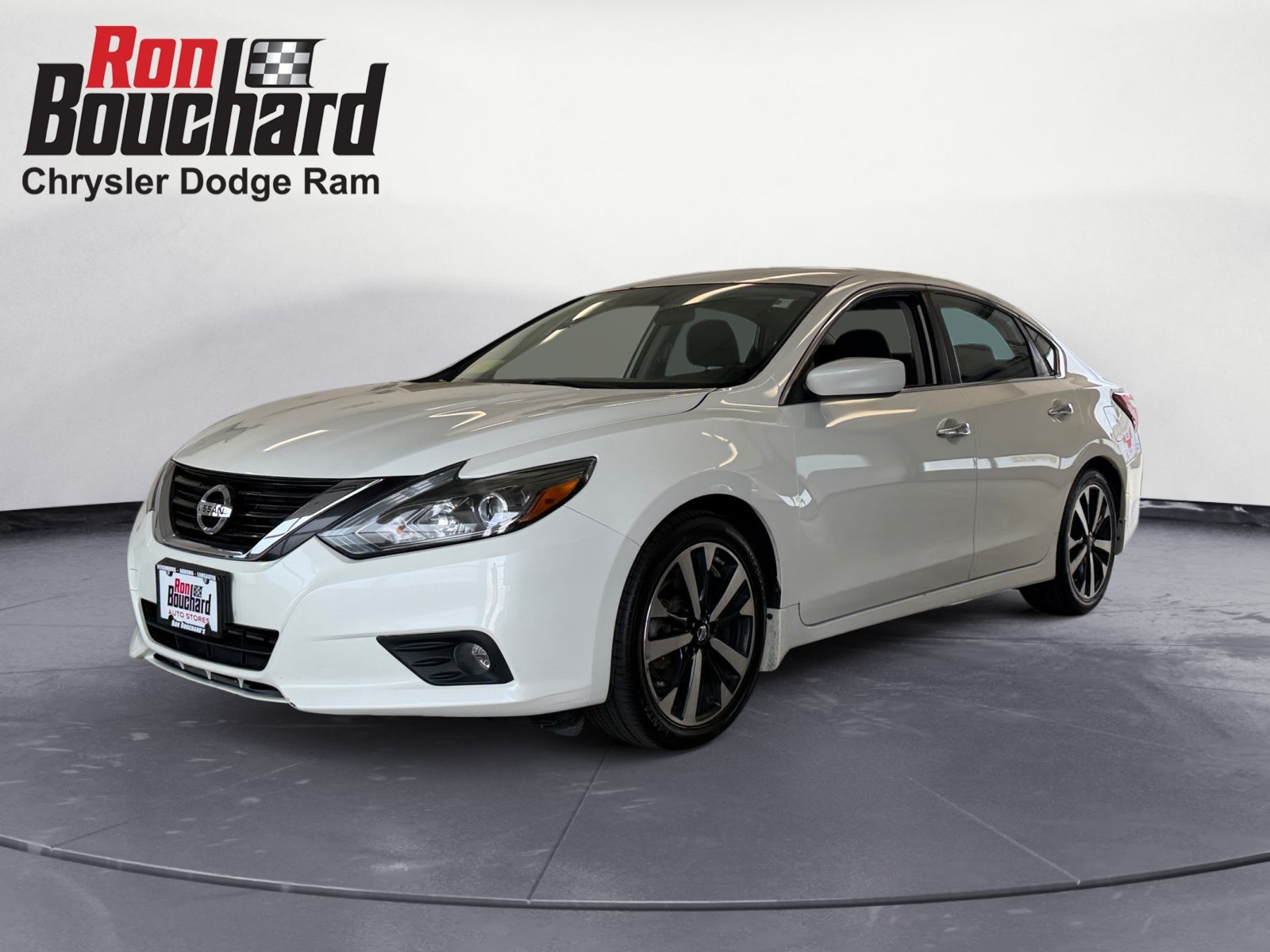 Used 2018 Pearl White Nissan 2.5 SR image 5