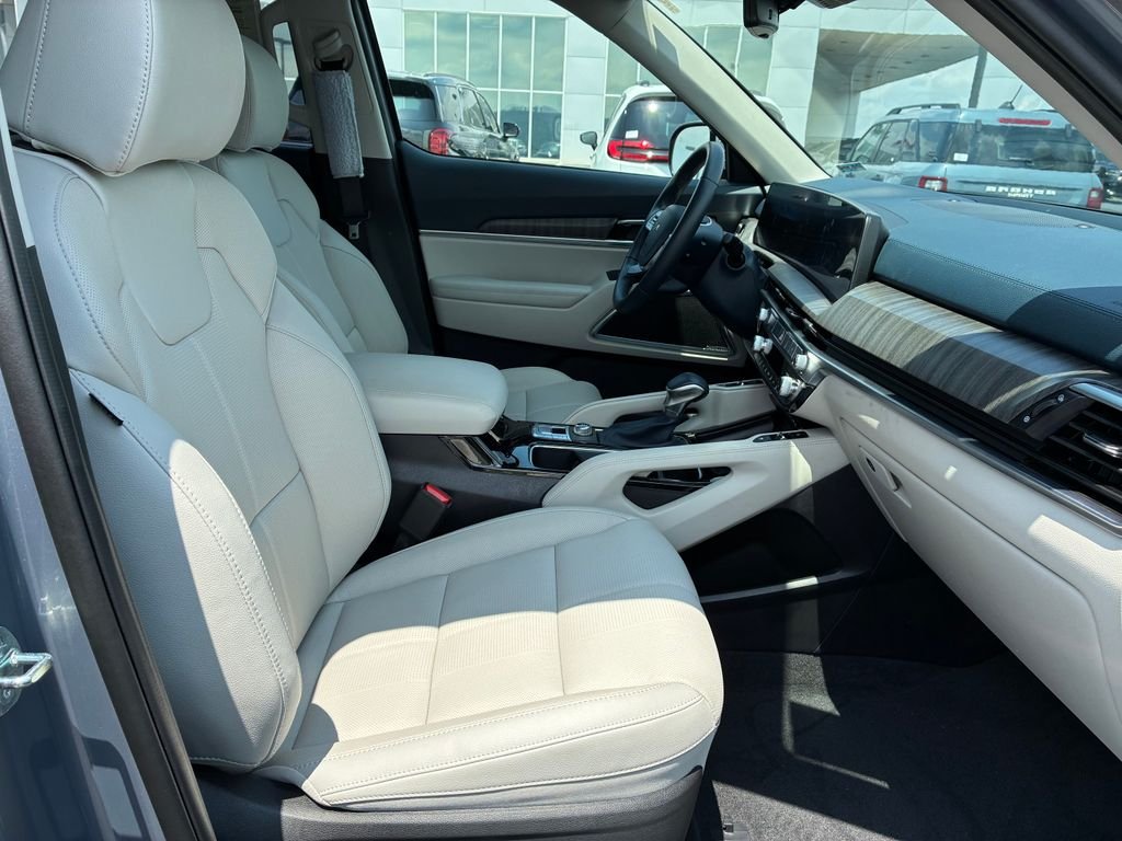 Certified Used 2025 Silver Kia SX image 22