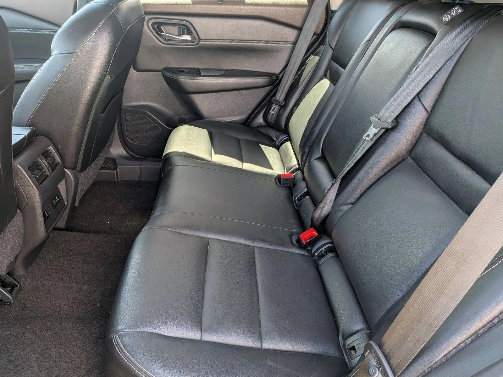 Used 2022 Super Black Nissan SL image 18