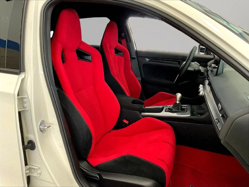 Used 2025 Championship White Honda  image 30