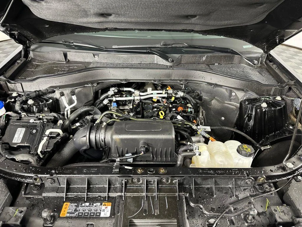 Used 2024 Black Metallic Ford XLT image 6