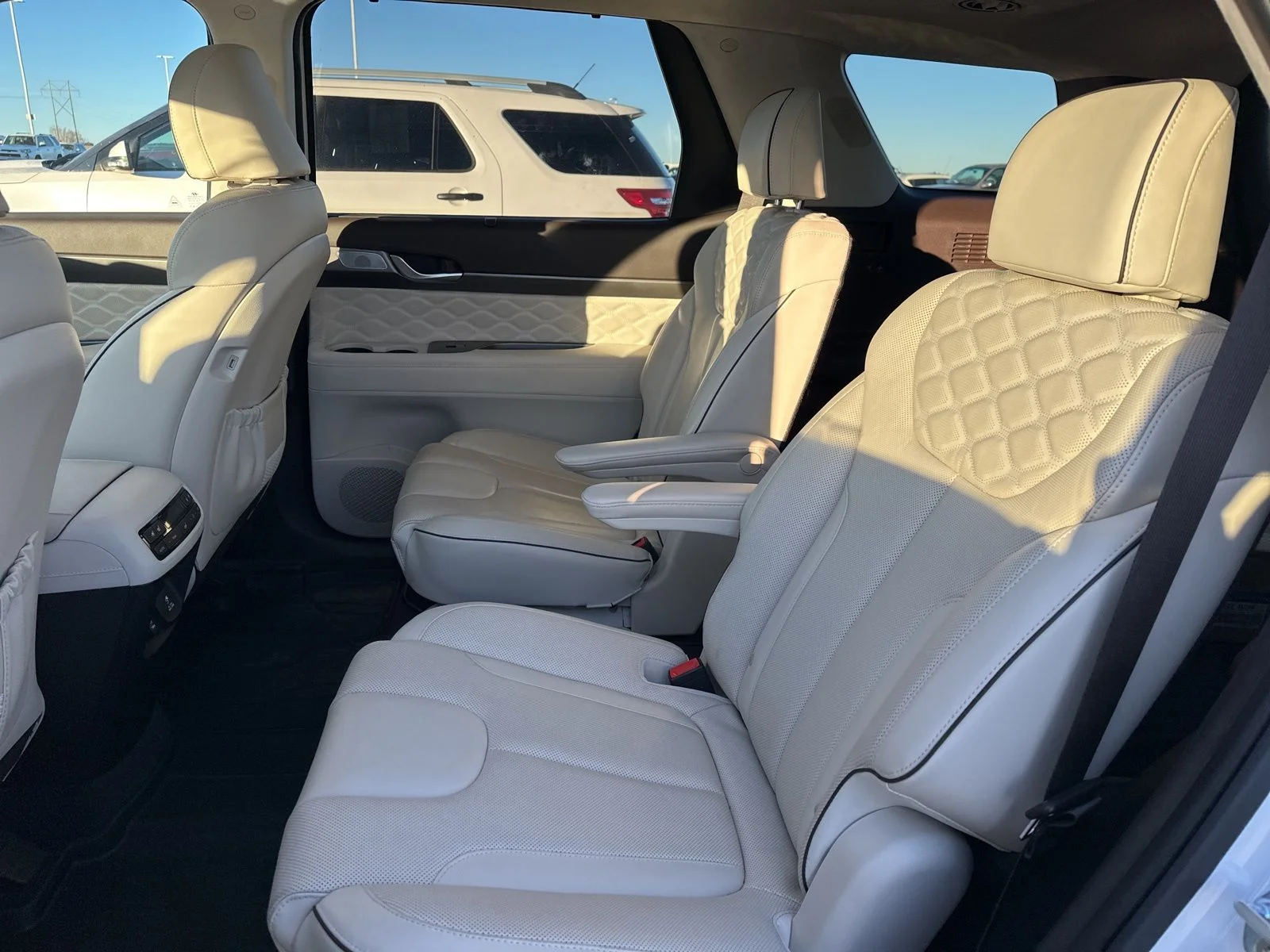 Used 2021 White Hyundai Calligraphy image 21