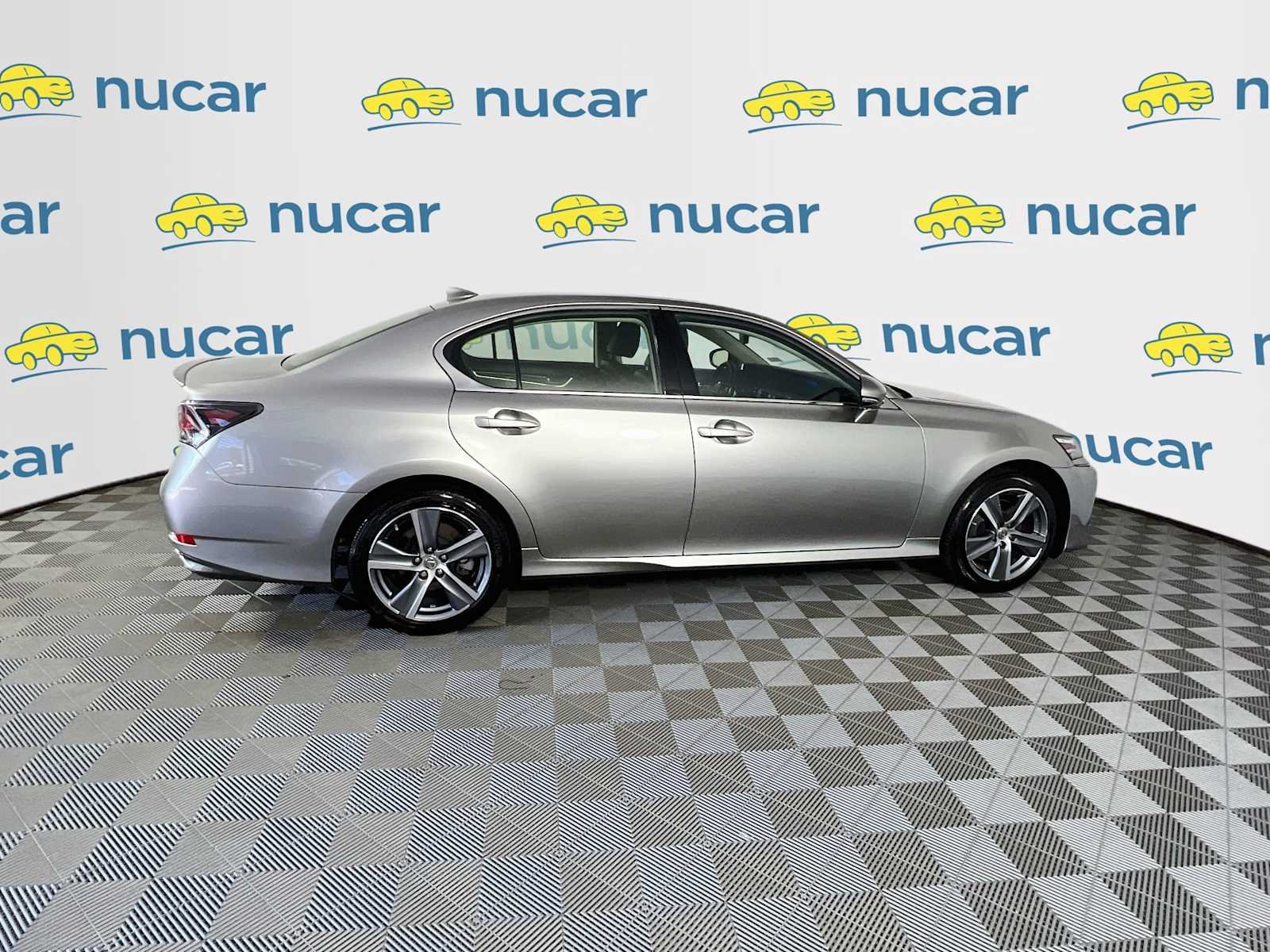 Used 2018 Atomic Silver Lexus  image 8