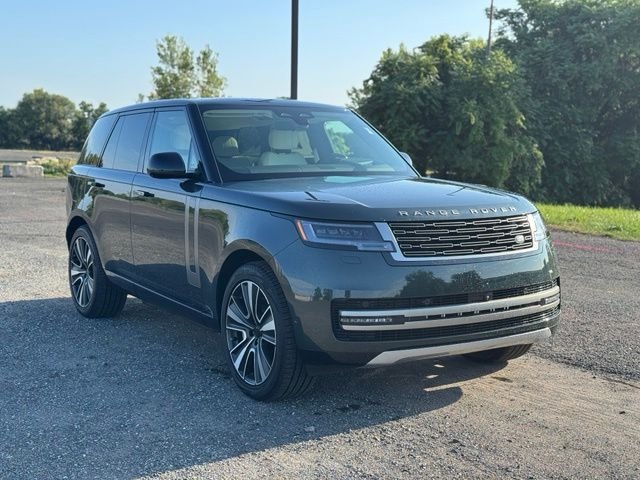New 2026 Belgravia Green Land Rover SE image 6