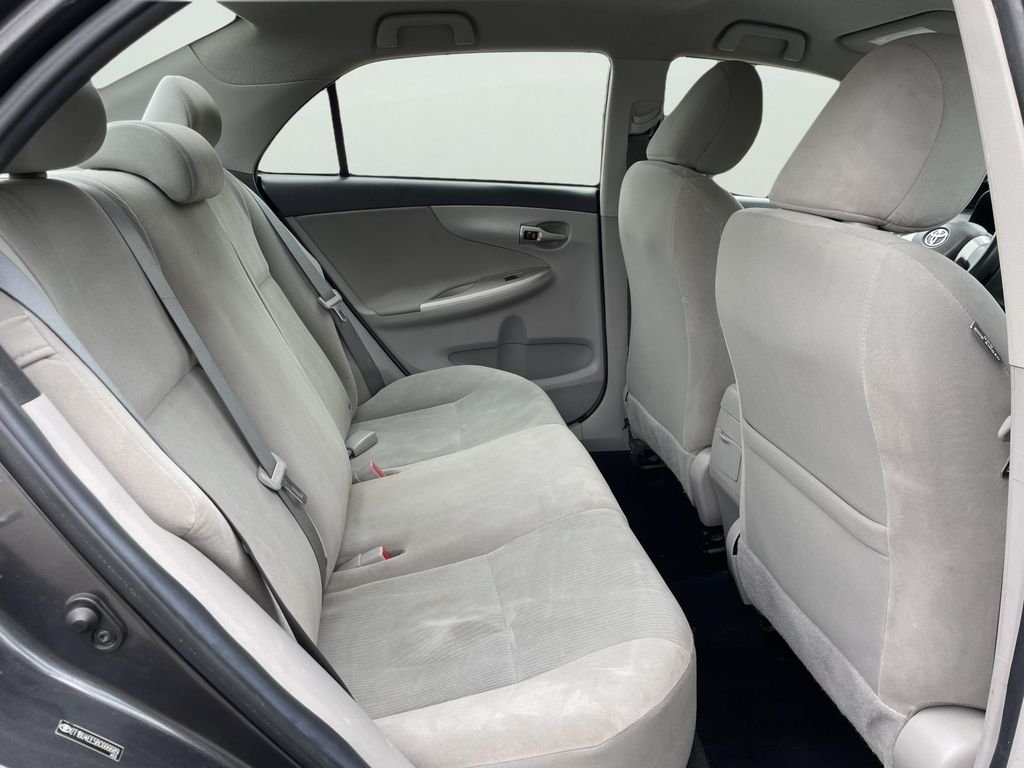 Used 2011 Gray Toyota LE image 12