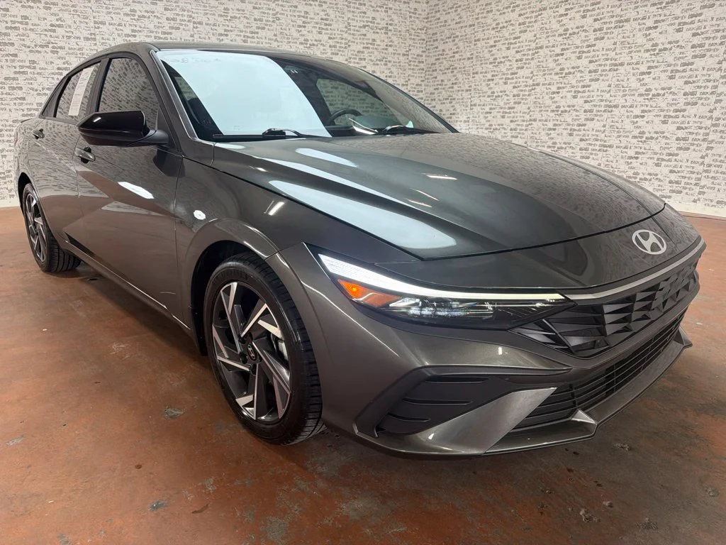 Used 2025 Amazon Gray Hyundai SEL Sport image 9