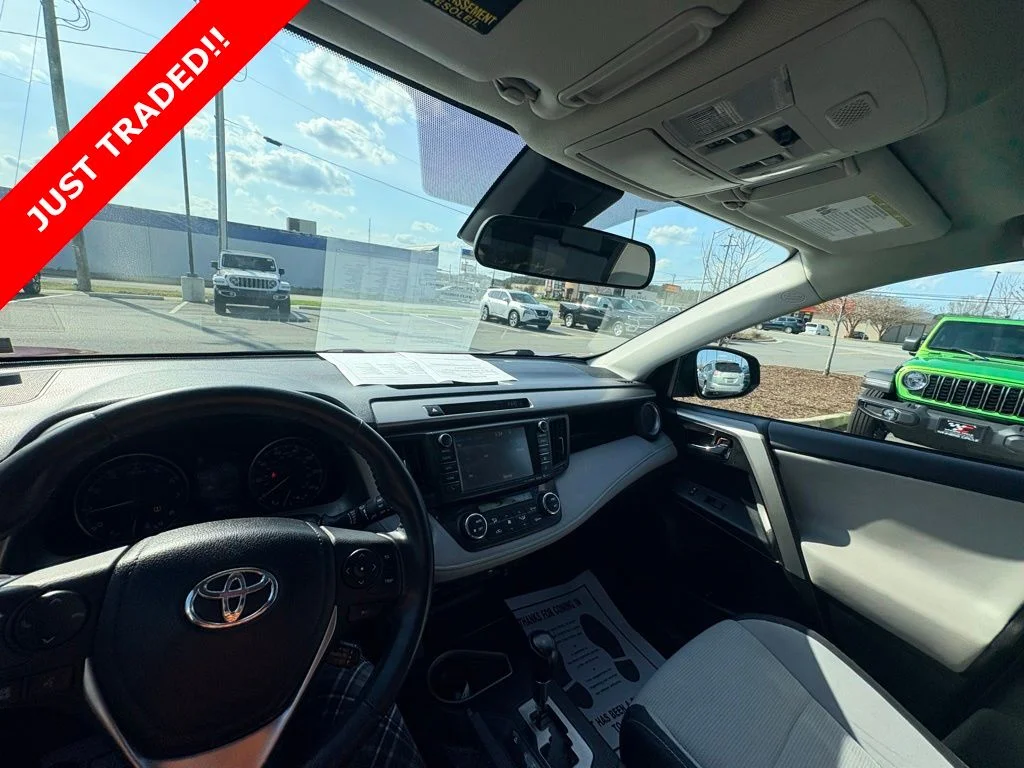 Used 2018 Red Toyota XLE image 31