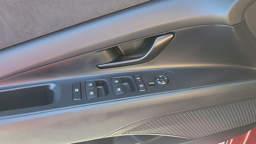 2025 Hyundai Elantra N - Photo 19