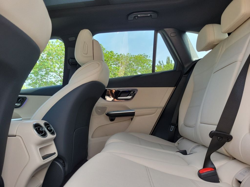 New 2026 Verde Silver Metallic Mercedes-Benz GLC 300 image 10