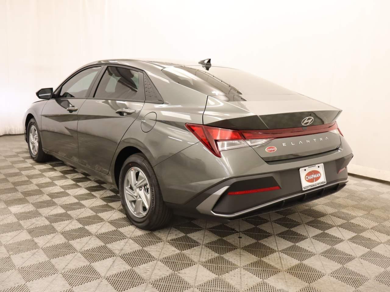 New 2026 Amazon Gray Pearl Hyundai SE image 3