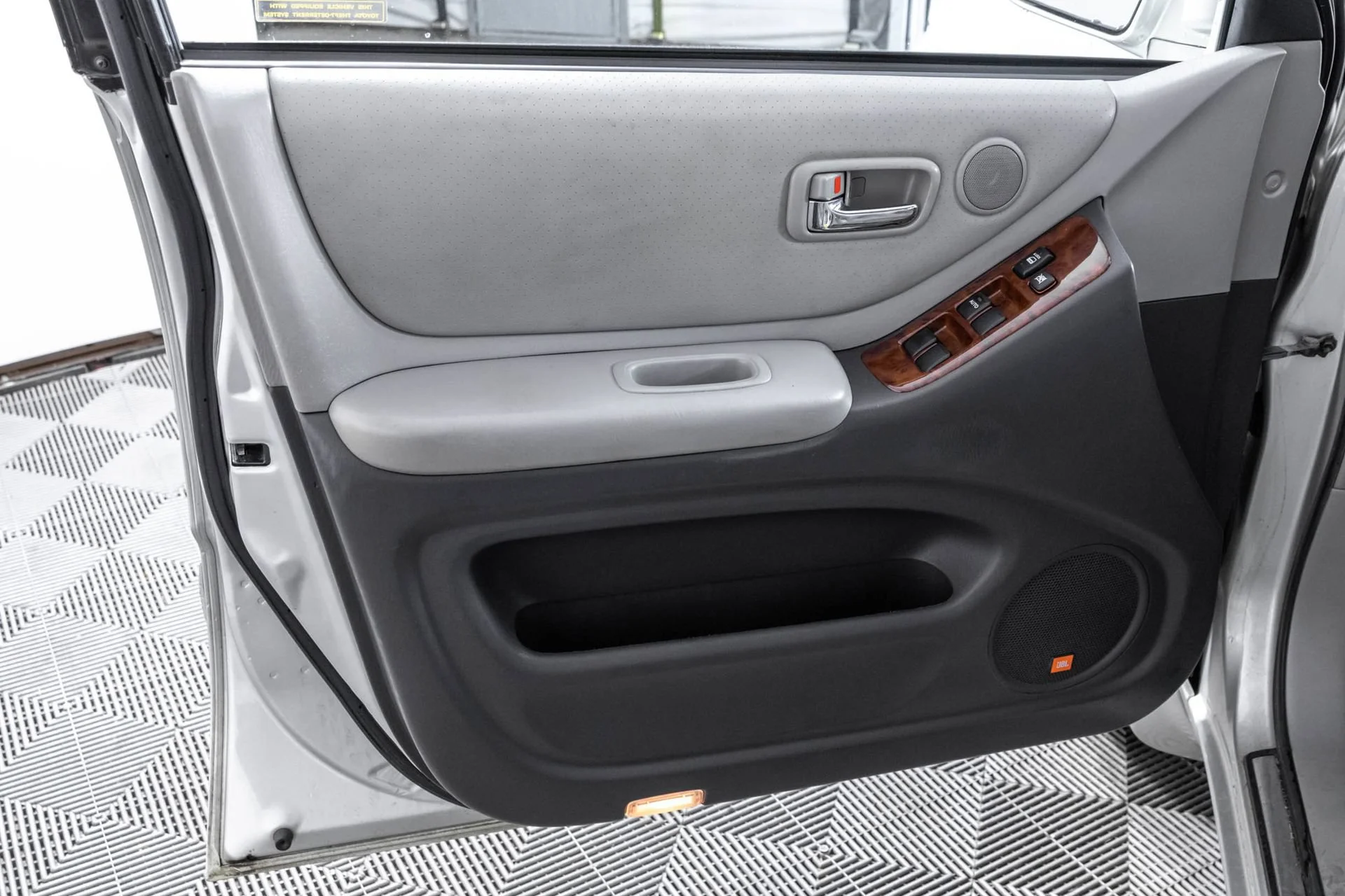 Used 2006  Toyota NA image 31