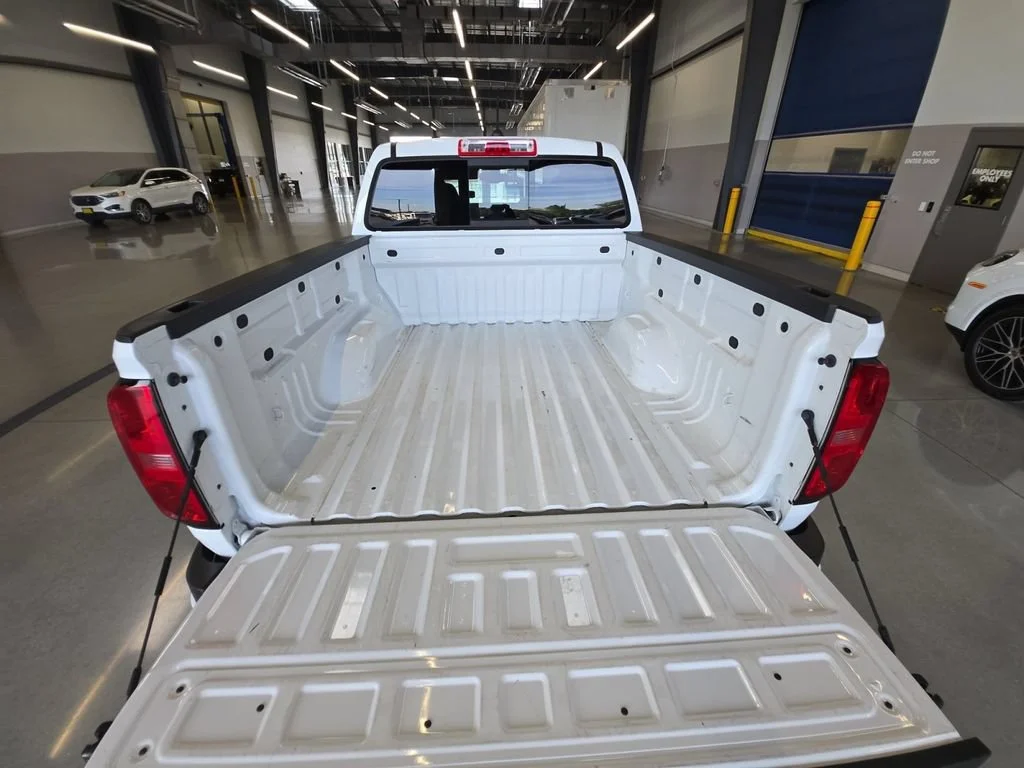 Used 2018 SUMMIT WHITE Chevrolet 4WD Z71 image 29