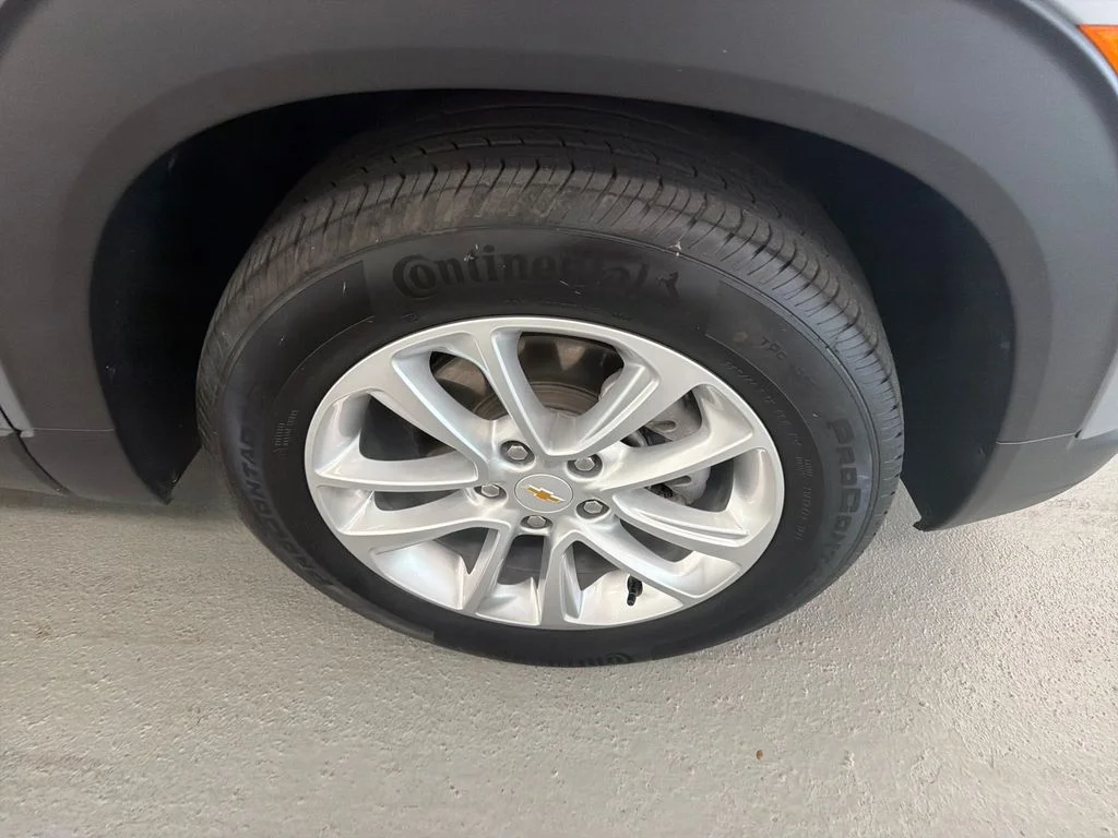 Used 2025 Gray Chevrolet LS image 4