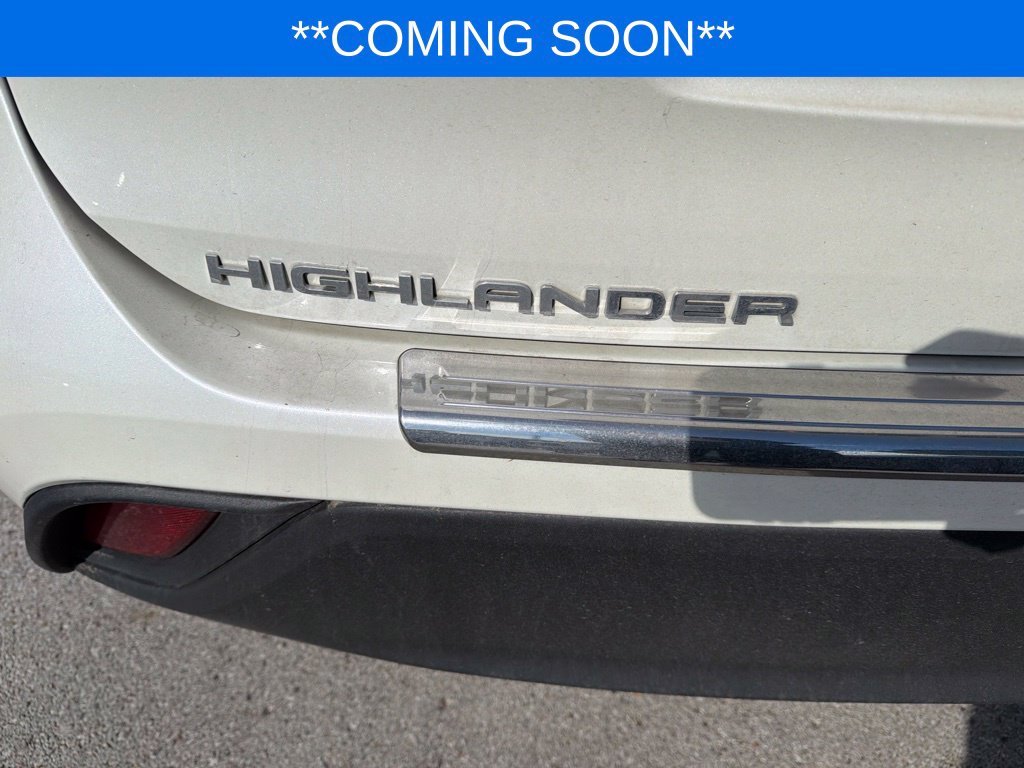 Used 2021 White Toyota XLE image 18