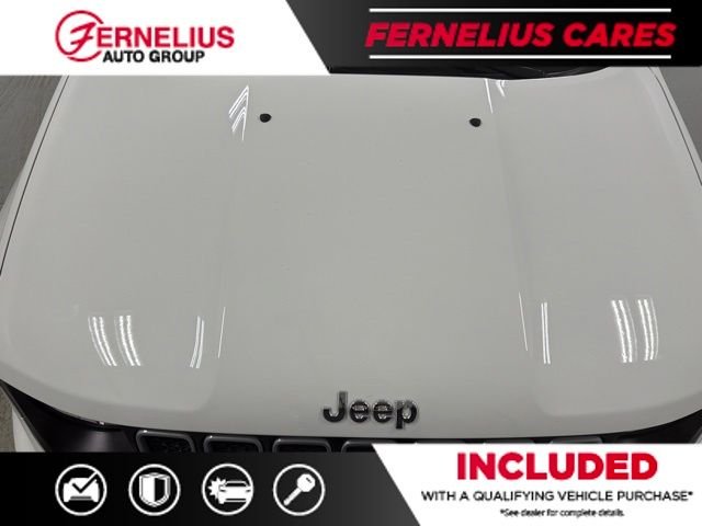 Used 2023 White Jeep Latitude image 9