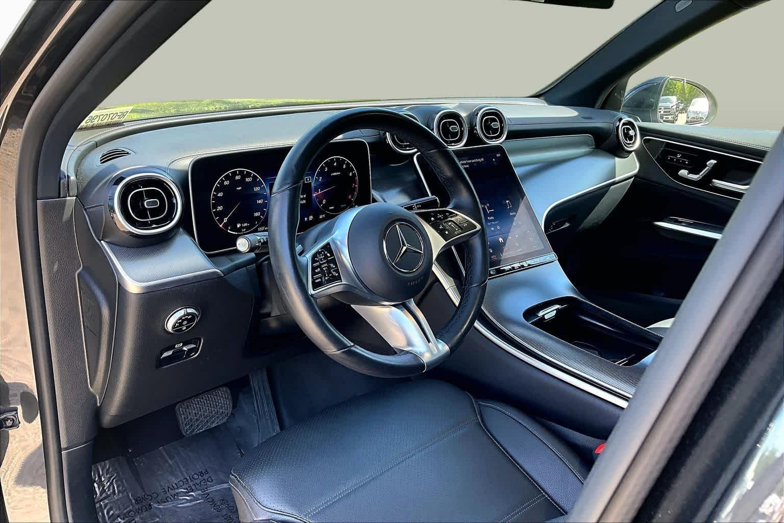 Used 2024 Graphite Grey Metallic Mercedes-Benz GLC 300 image 34