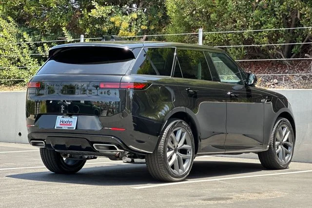 New 2026 Santorini Black Land Rover Dynamic SE image 5