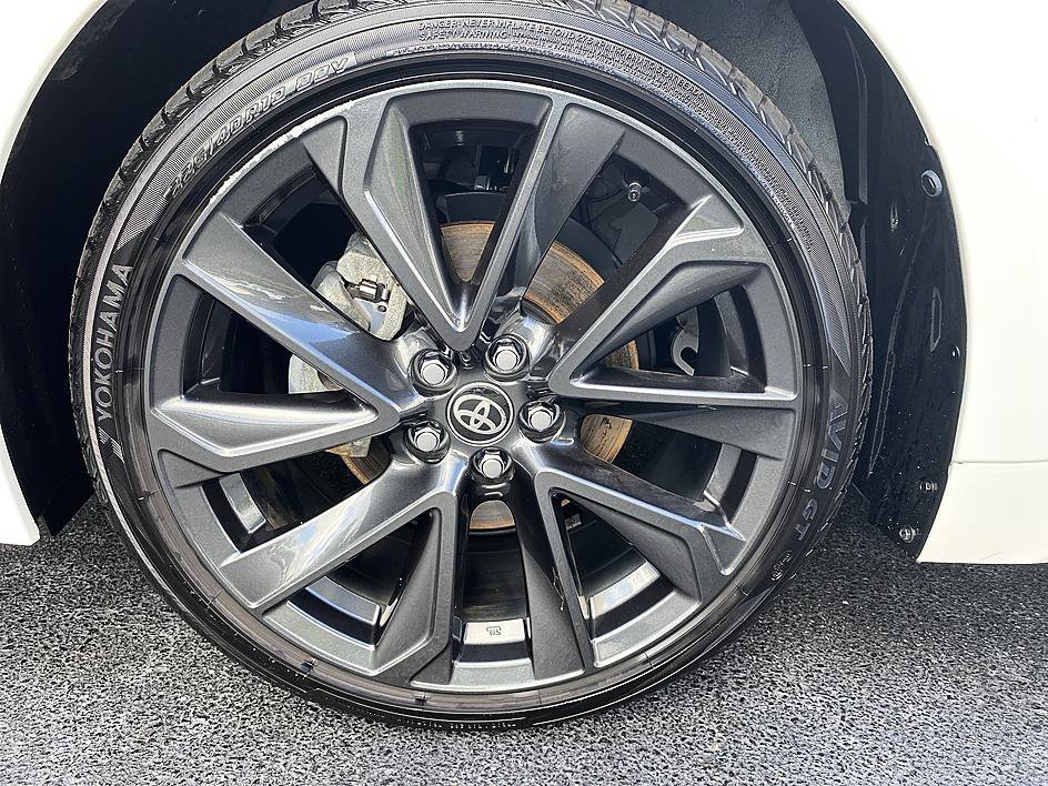 Used 2025 Ice Cap Toyota Hybrid SE image 9