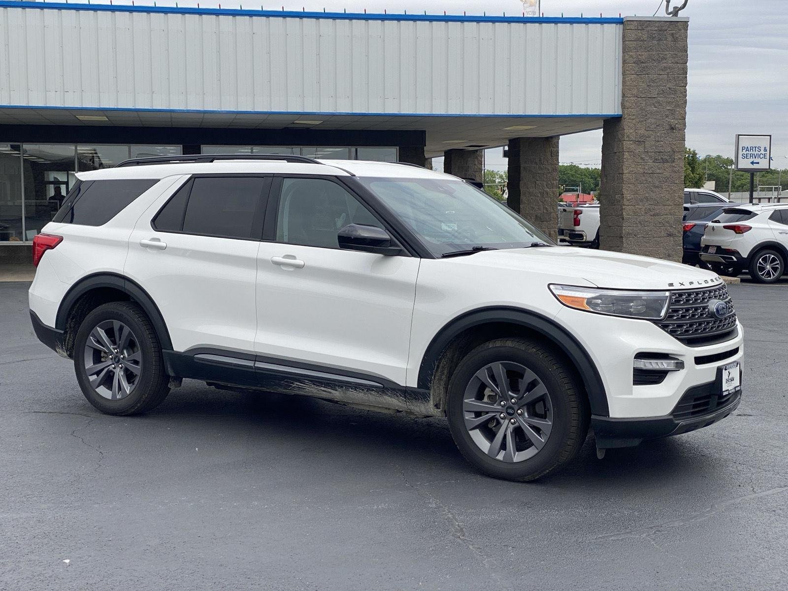 2023 Ford Explorer XLT 4WD's photo