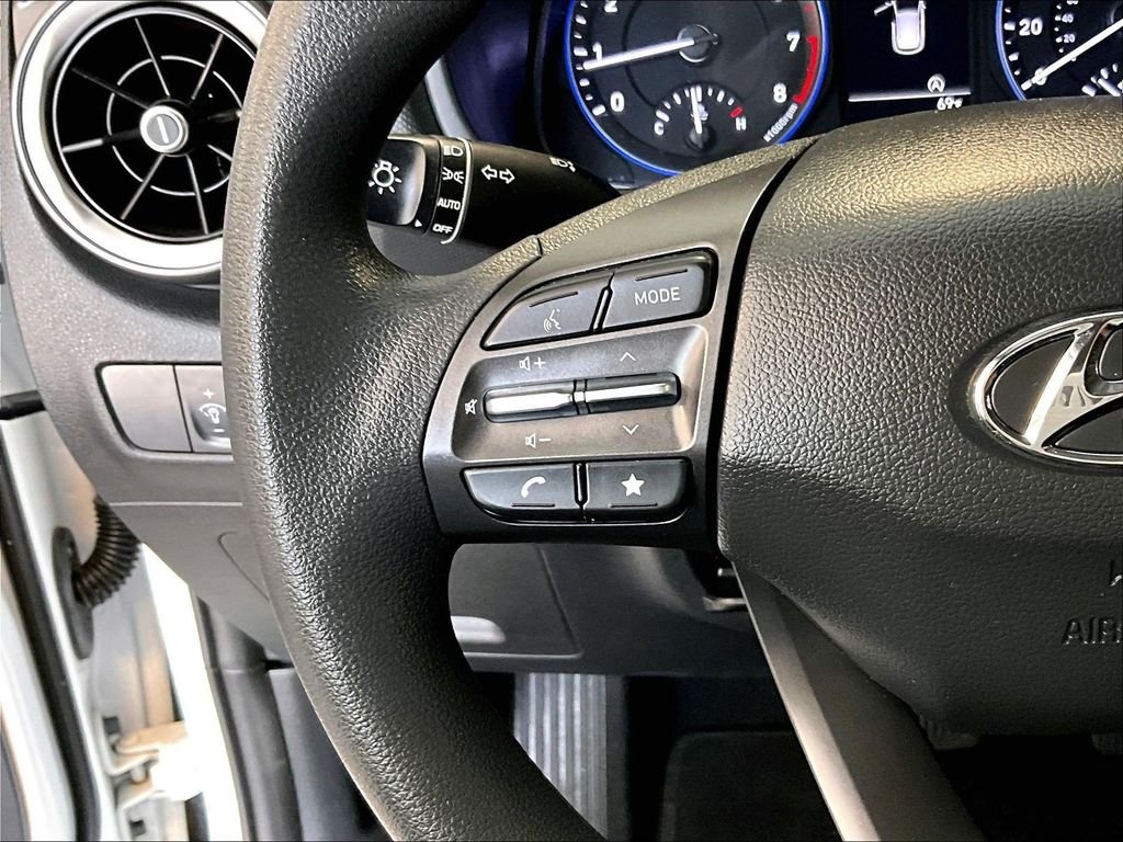 Used 2022 White Hyundai SEL image 24