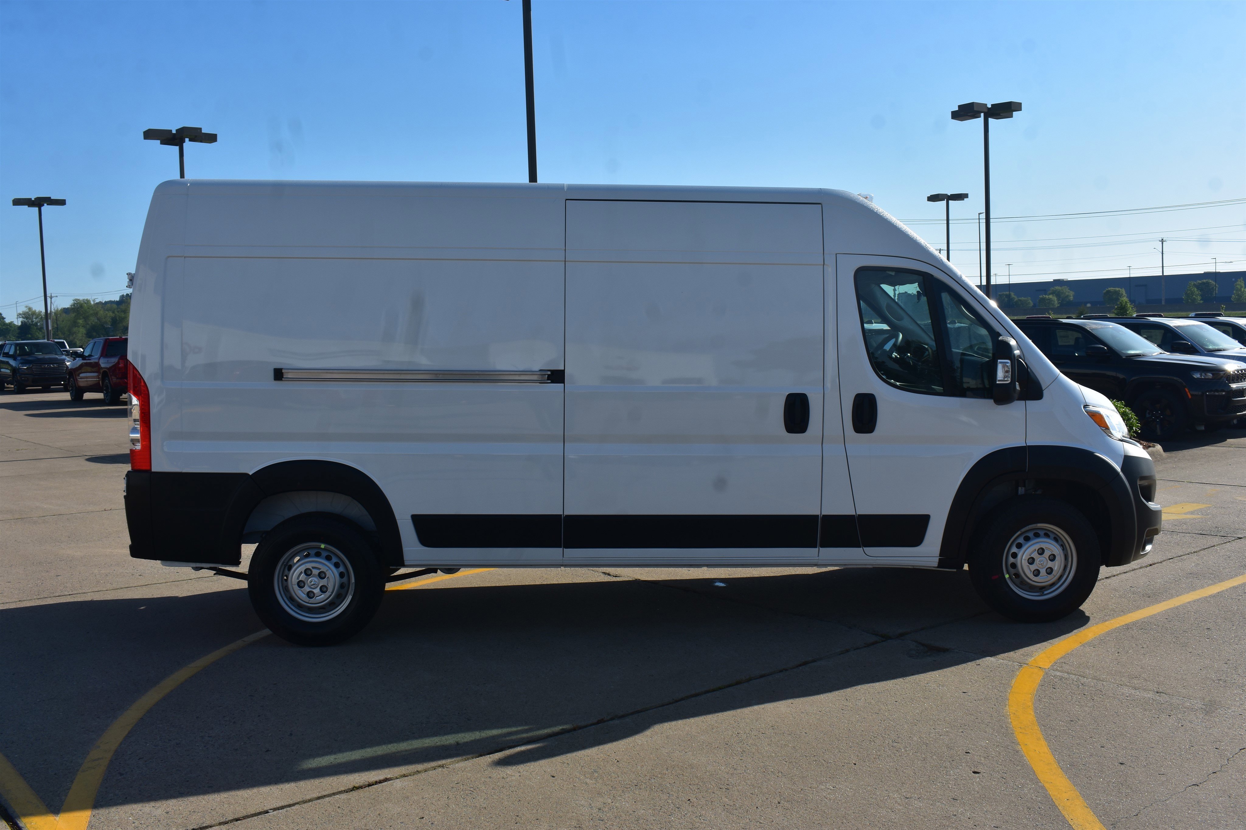 New 2026 Bright White Clear-Coat Exterior Paint RAM Tradesman image 4