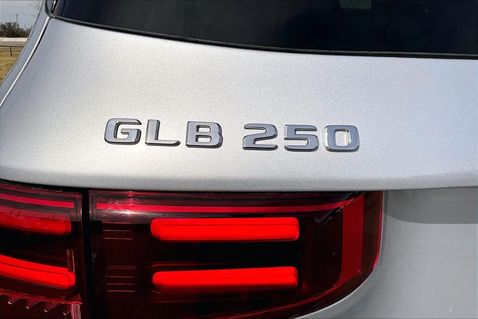 Used 2026 Cirrus Silver Metallic Mercedes-Benz GLB 250 image 7