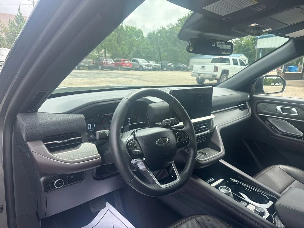 Used 2025 Gray Ford Platinum image 6