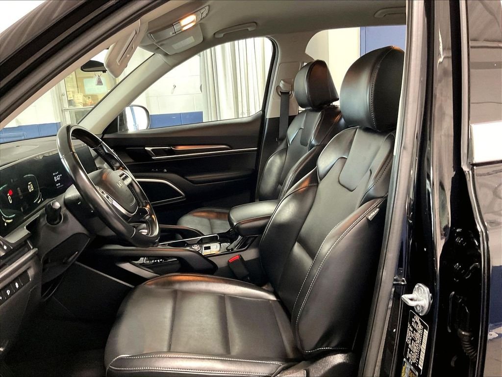 Used 2024 Black Kia LX image 10