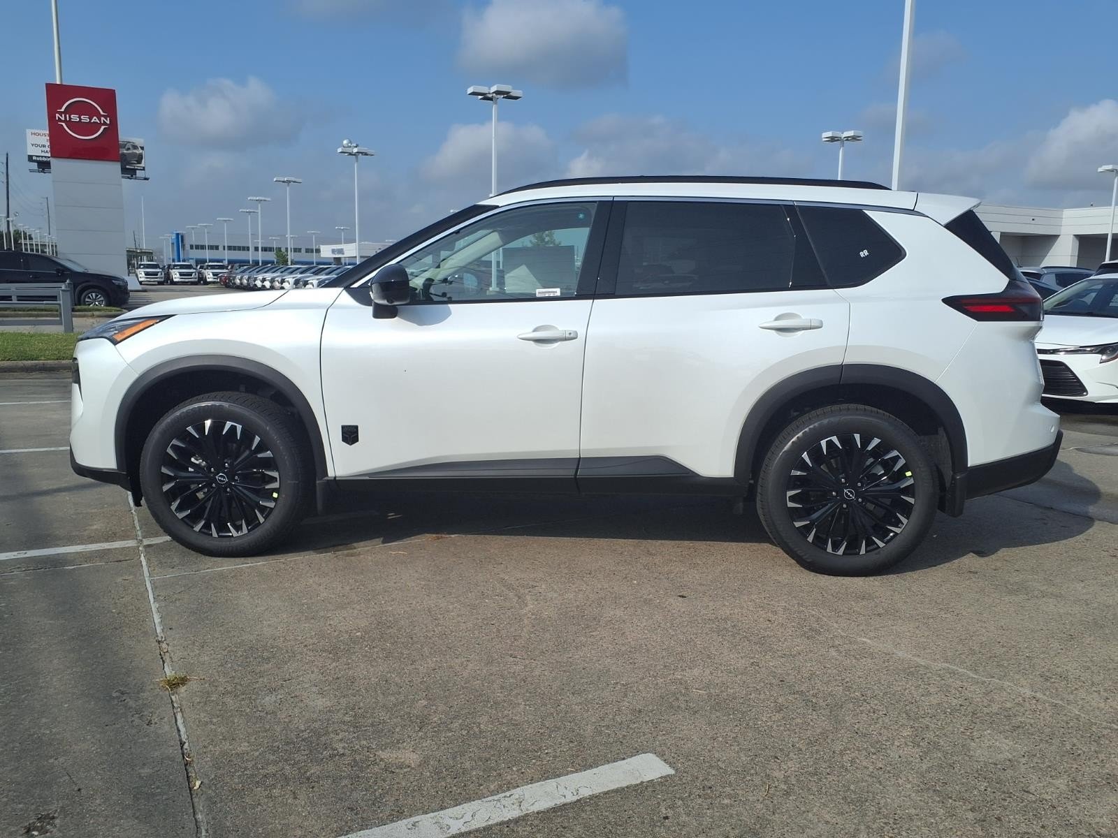 New 2026 Everest White Pearl TriCoat Nissan Dark Armor™ image 8