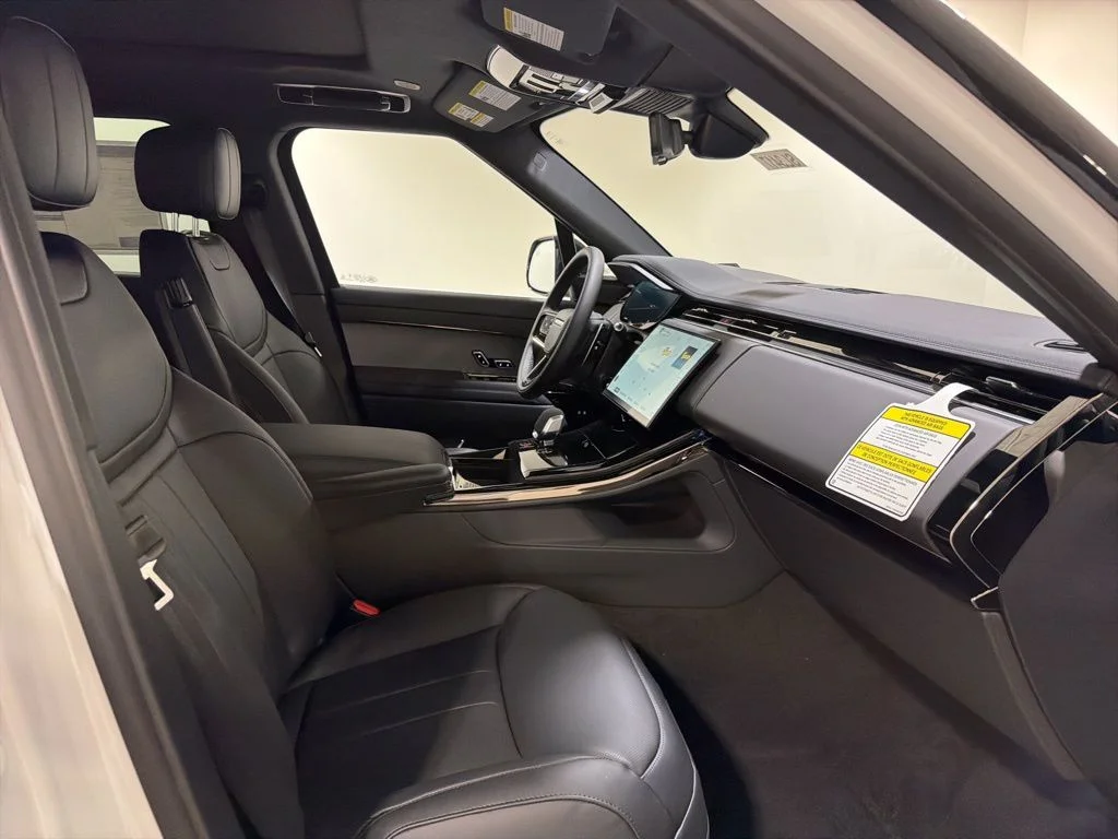 New 2026 Fuji White Land Rover Dynamic SE P530 V8 image 25