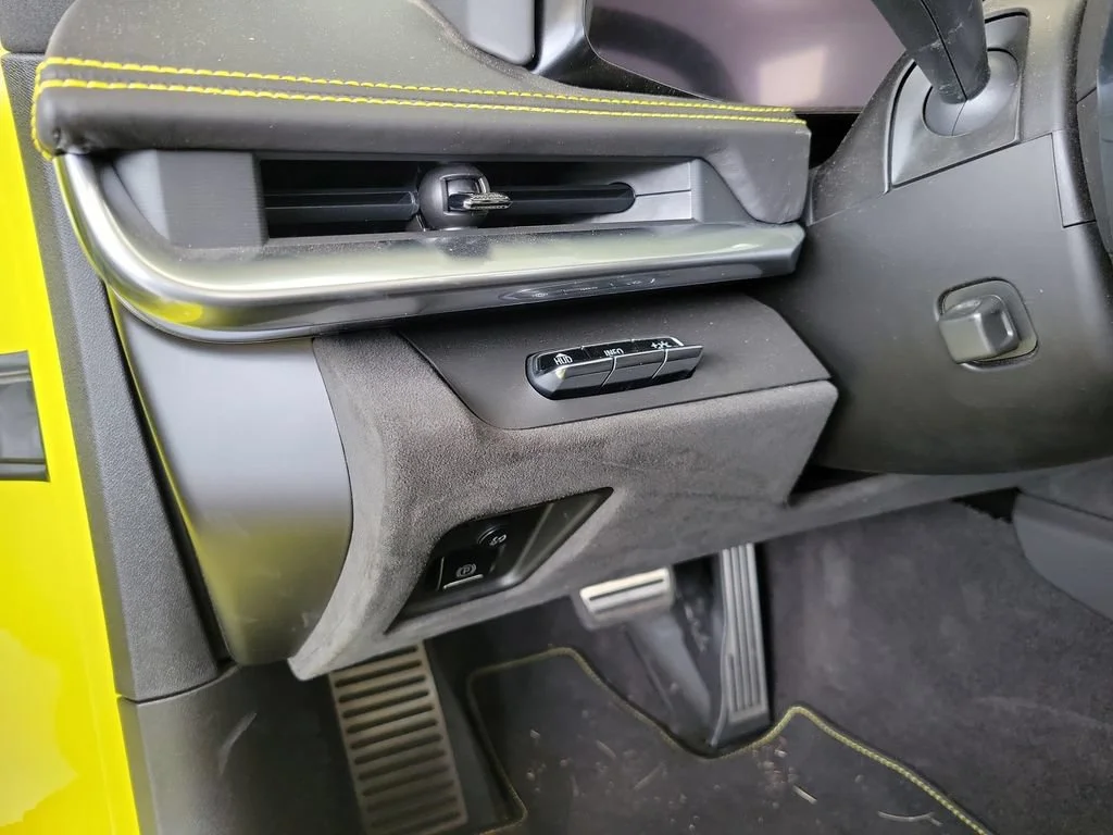 Used 2023 ACCELERATE YELLOW METALLIC Chevrolet 3LT image 26