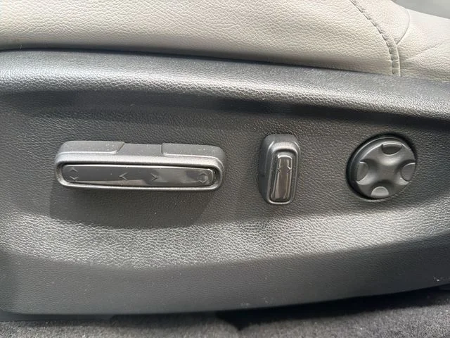 Used 2018  Honda Touring image 12