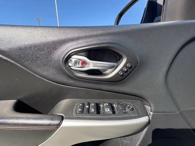 Used 2018 Black Jeep Trailhawk image 11