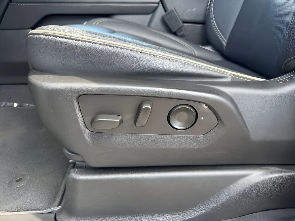 Used 2023 Summit White Chevrolet Premier image 10