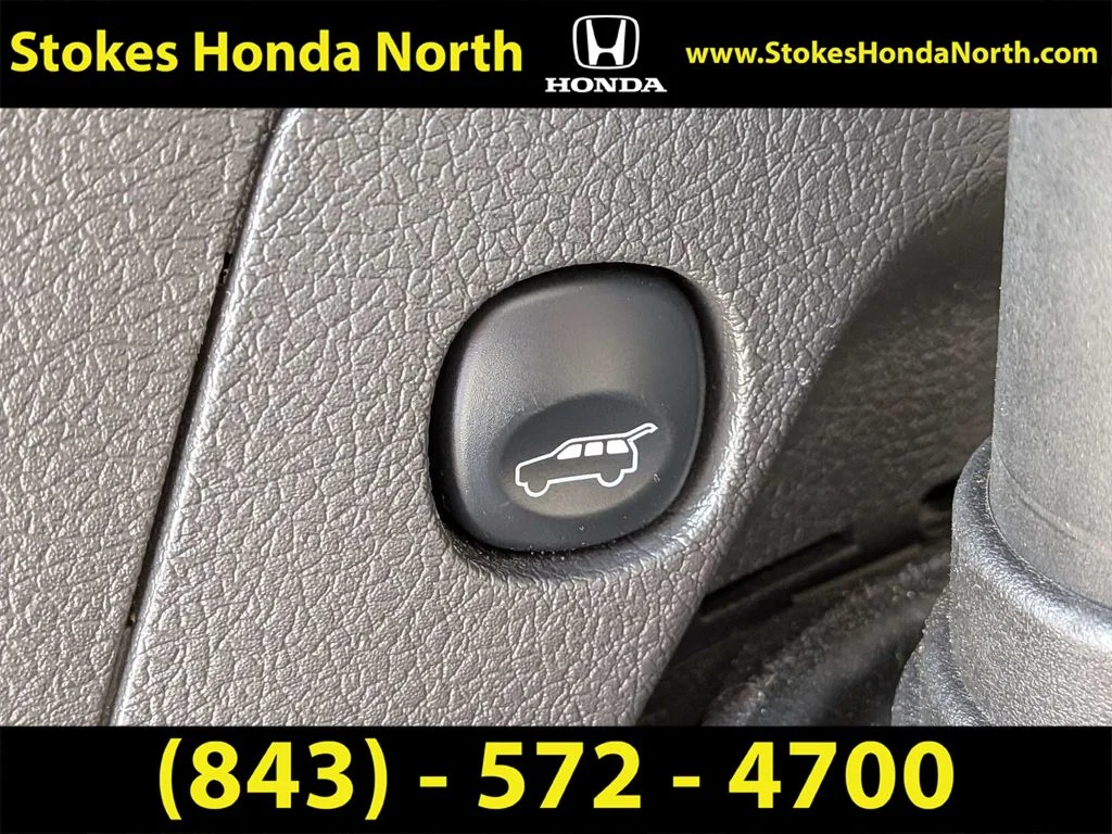 Used 2017 Gray Ford Limited image 17
